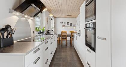 Nice home in Thyborøn with WiFi