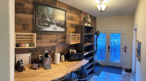 Suite and Simple by the Kenai River