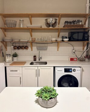 Four Ă micro-ondes, un four, surface de cuisson