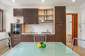 Fridge - GuestHost - Cozy 43 sqm ground floor apartment, perfect for three people (accessible via a few steps).The property enjoys a prime location, directly on the beach, with convenient access to the sea. The Taormina - Giardini train station is less than a 10- (Naxos)