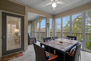 Dining - 1521 Crow Creek Golf and Beach Getaway (Calabash)