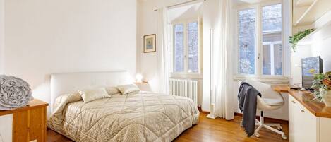 3 chambres, fer et planche Ă repasser