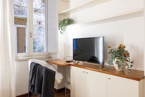 Interior - GuestHost - Historic 60 sqm apartment located on the ground floor of a period building, ideal for groups or families of up to 5 guests.The accommodation is located in the heart of Siena (ZTL), on one of the city’s most characteristic streets within the (Siena)