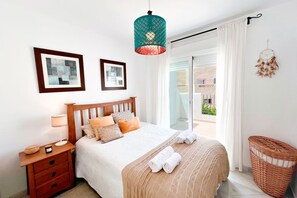 Iron/ironing board, travel cot