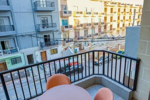 Property grounds - Vibrant Family Apartment for 7 with Balcony Bugibba (St Paul's Bay)