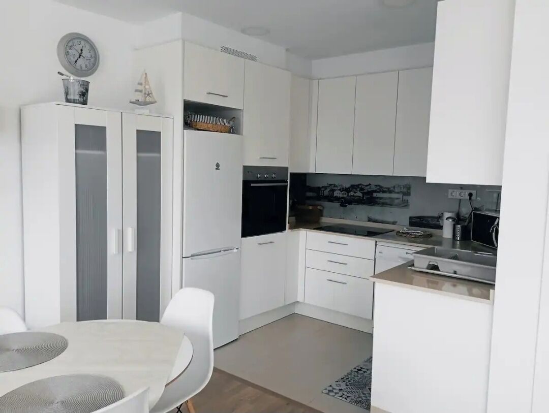 Kylskåp, mikrovågsugn, ugn och spishäll