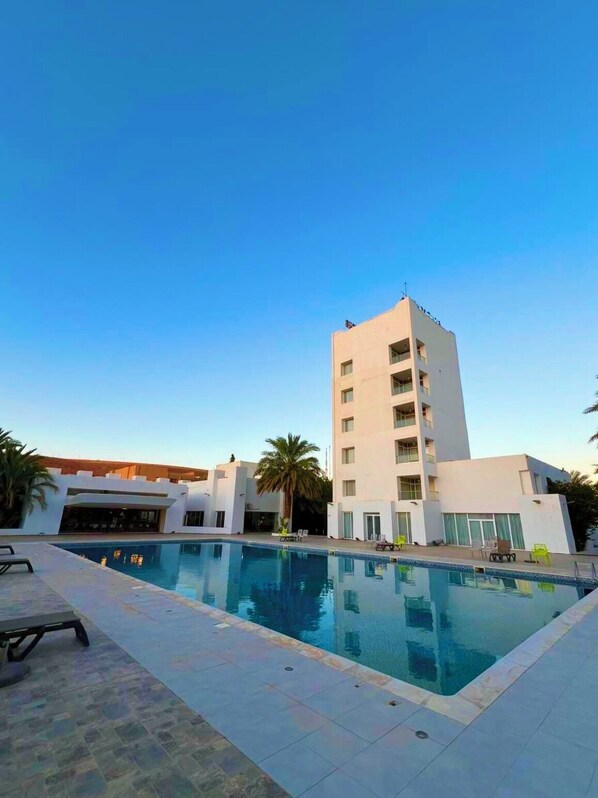 Front of property - El Djanoub Hotel (Ghardaia)