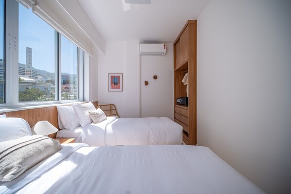 Apartment | In-room safe, iron/ironing board, free WiFi - Leblon | 3 Quartos, 2 min da Praia - por Casapē Rio (Rio de Janeiro)