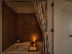 Shower, hair dryer, towels, soap - West Loop Condo w/Parking + Gym - Walk to Fulton Market (Chicago)