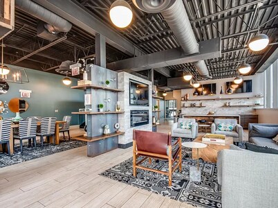 West Loop Condo w/Parking + Gym - Walk to Fulton Market