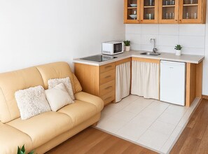 TV - One Bedroom apartment with Balcony and Sea View (A1) (Podgora)