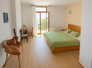 Iron/ironing board, Internet, bed sheets - One Bedroom apartment with Balcony and Sea View (A2) (Podgora)