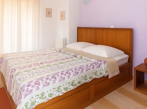 Iron/ironing board, Internet, bed sheets - One Bedroom apartment with Balcony and Sea View (A3) (Podgora)