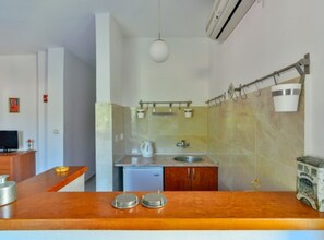 Fridge, oven, cookware/dishes/utensils