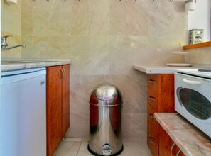 Fridge, oven, cookware/dishes/utensils