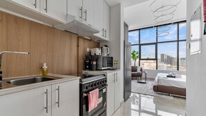 House | Internet - Stayshort - Cozy Compact Studio in JVC That Sleeps 2 (Dubai)
