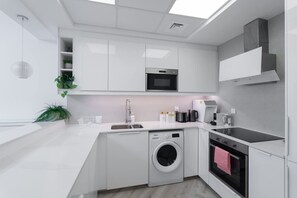 House - Stayshort - Refined 1 Bedroom Living in Sports City That Sleeps 4 (Dubai)