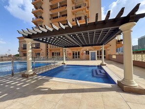 House - Stayshort - Refined 1 Bedroom Living in Sports City That Sleeps 4 (Dubai)