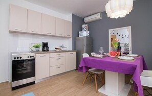 Fridge, oven, stovetop, dishwasher - Gorgeous apartment in Biograd with WiFi (Biograd)
