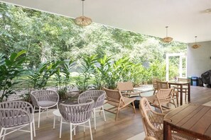 Outdoor dining - Modern Tropical Condo with Private Pool (Jaco)
