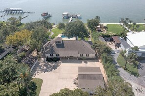 Exterior - Pelican Bay Estate-Luxury Waterfront Vacation Home (Seabrook)