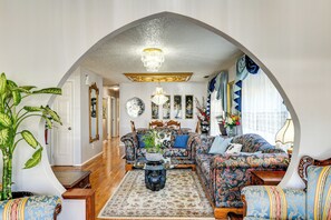 TV - Shop, Golf & Explore: Family Home in Chesapeake! (Chesapeake)