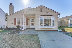 Exterior - Shop, Golf & Explore: Family Home in Chesapeake! (Chesapeake)