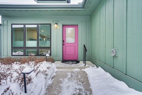 < 1 Mi to Carleton College: WFH-Friendly Apartment