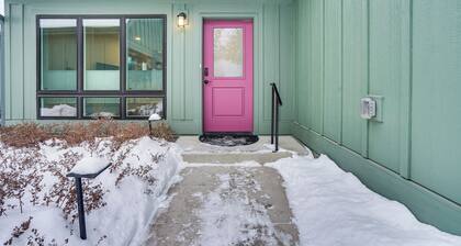 < 1 Mi to Carleton College: WFH-Friendly Apartment