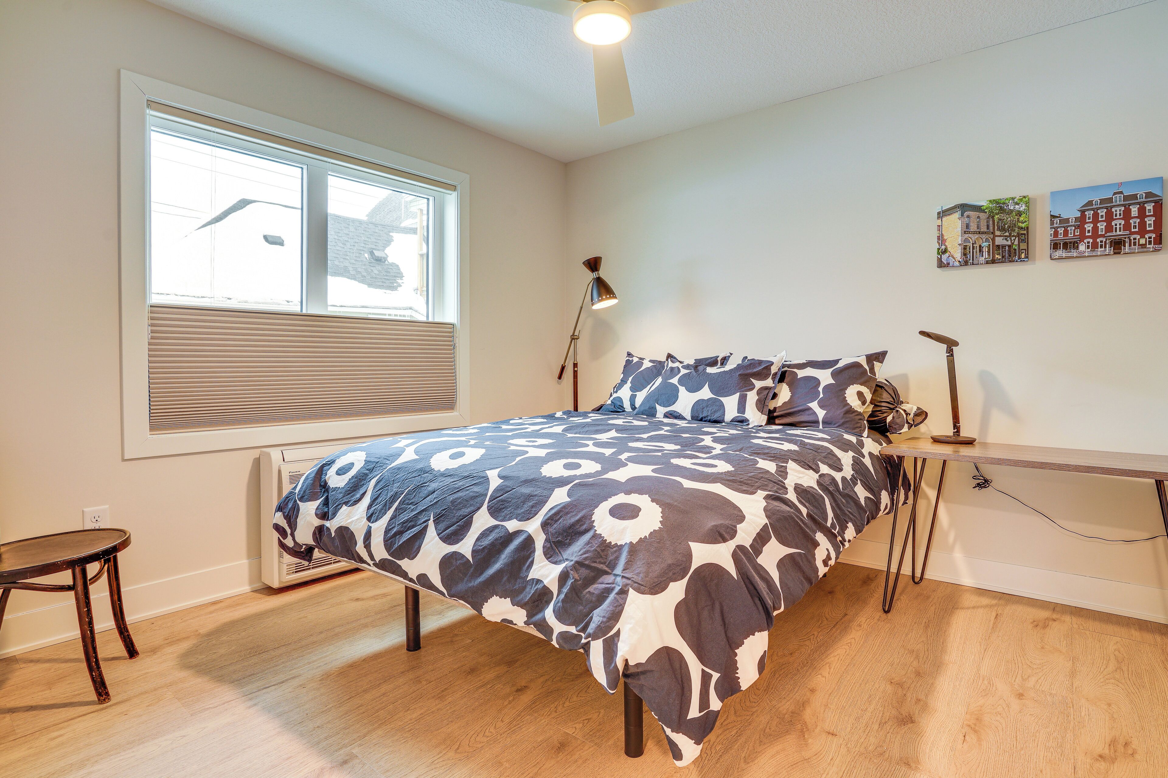 1 chambre, bureau, fer et planche à repasser, accès Internet