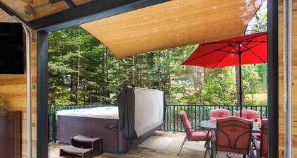 Hot Tub & Fire Pit: Getaway on Pend Oreille River