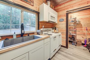 Geladeira, micro-ondas, cooktop, lava-louças