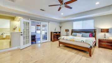 4 chambres, bureau, fer et planche à repasser, lit parapluie