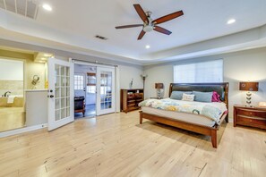 4 bedrooms, desk, iron/ironing board, travel crib