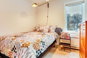 1 makuuhuone, työpöytä, silitysrauta/-lauta, internet