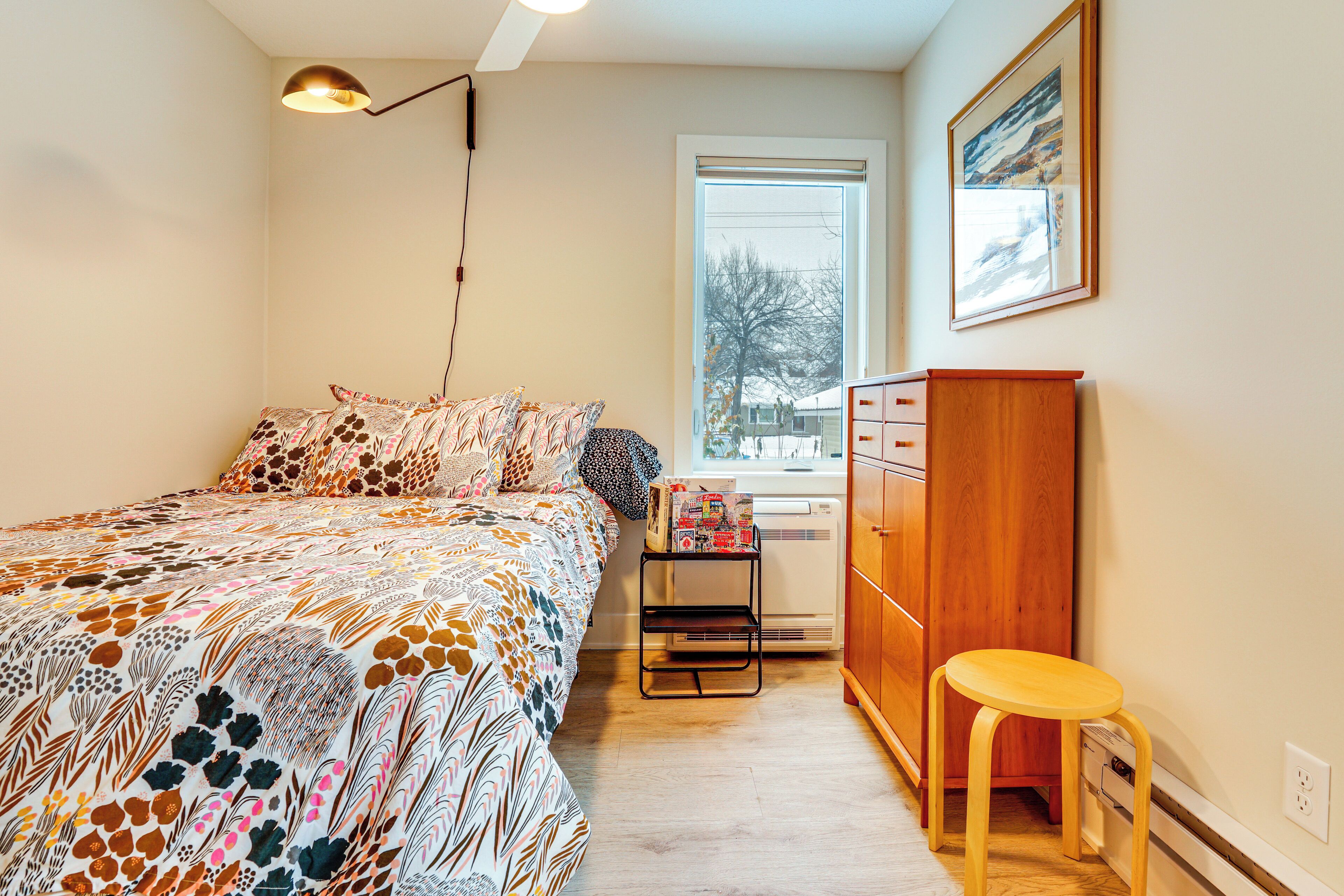 1 chambre, bureau, fer et planche à repasser, accès Internet