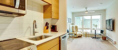 Refrigerador, microondas, parrilla de estufa y lavavajillas