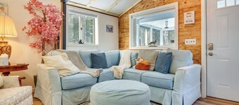 All-Season Getaway in Tamworth: Pets Welcome!