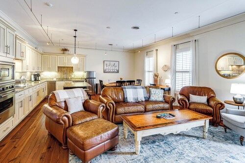 Steps to Oxford Square: Ole Miss Game Day Condo