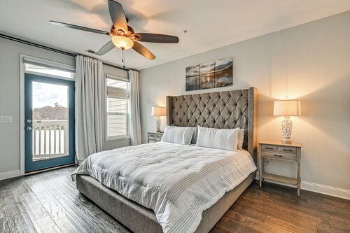 Condo w/ Deck: Waterfront Lake Norman Retreat!