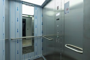 Mặt tiền nơi lưu trú - ban đêm