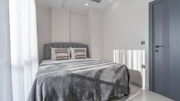 Deluxe Apartment | Free WiFi, bed sheets