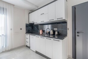 Deluxe-Apartment | Eigene Küche | Kühlschrank, Herdplatte, Kochgeschirr/Geschirr/Besteck
