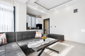 Comfort Apartment | Living area | Smart TV
