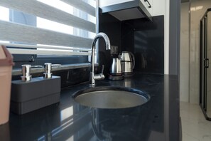 Leilighet – comfort | Eget kjøkken | Kjøleskap, kokeplater og kjøkkenutstyr