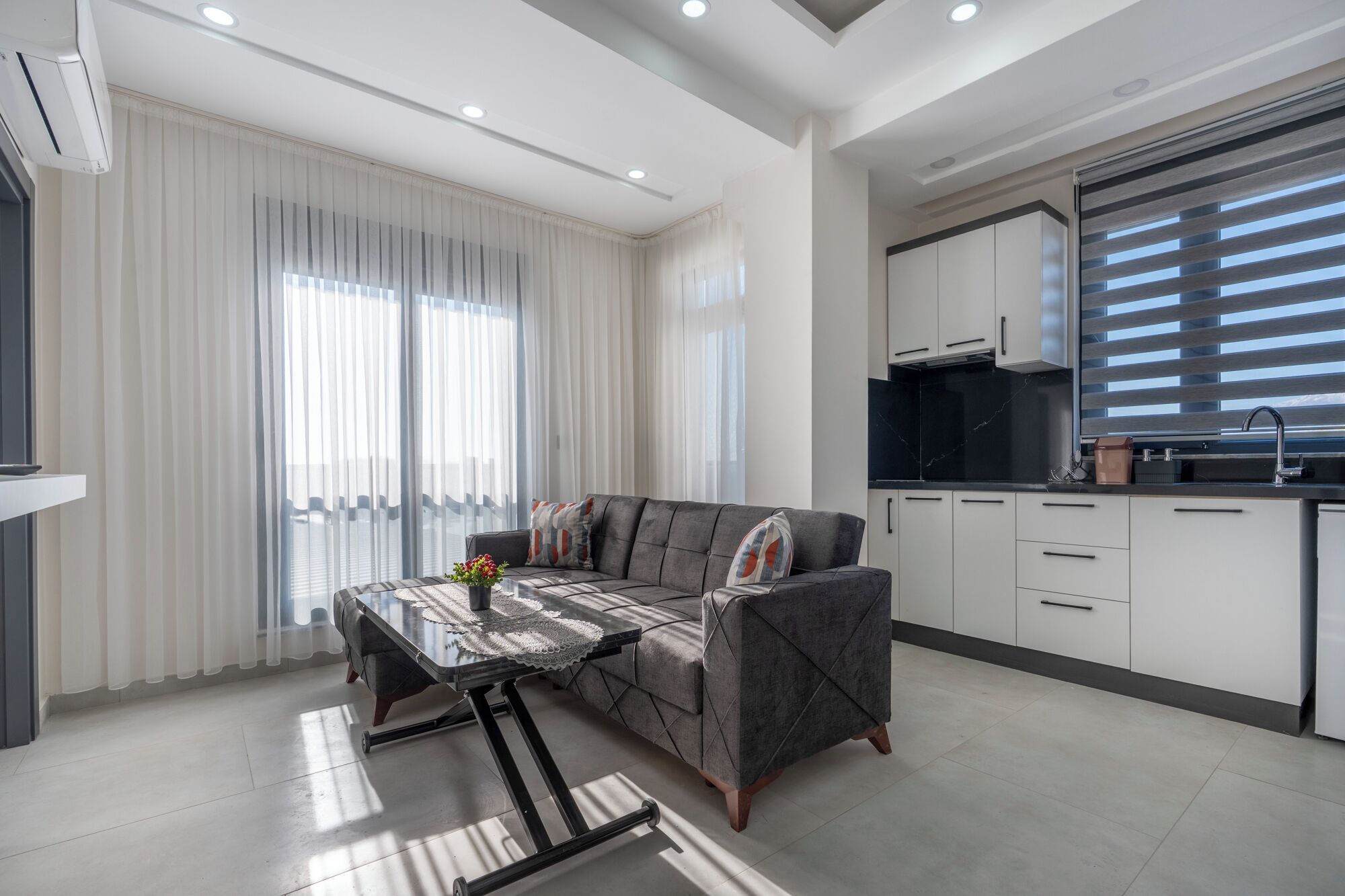 Căn hộ tiện nghi đơn giản | Khu phòng khách | Smart TV 