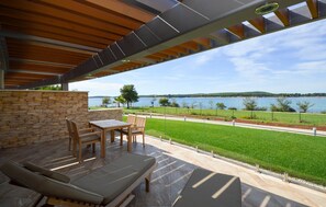 Outdoor dining - Lovely apartment in Medulin with house sea view (Medulin)