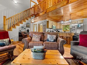 Interior - The Great Escape Hot Tub Mtn Views Close to downtown (Bryson City)