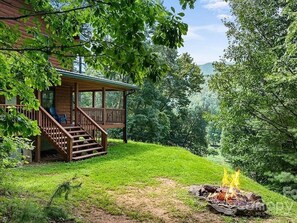 Property grounds - The Great Escape Hot Tub Mtn Views Close to downtown (Bryson City)