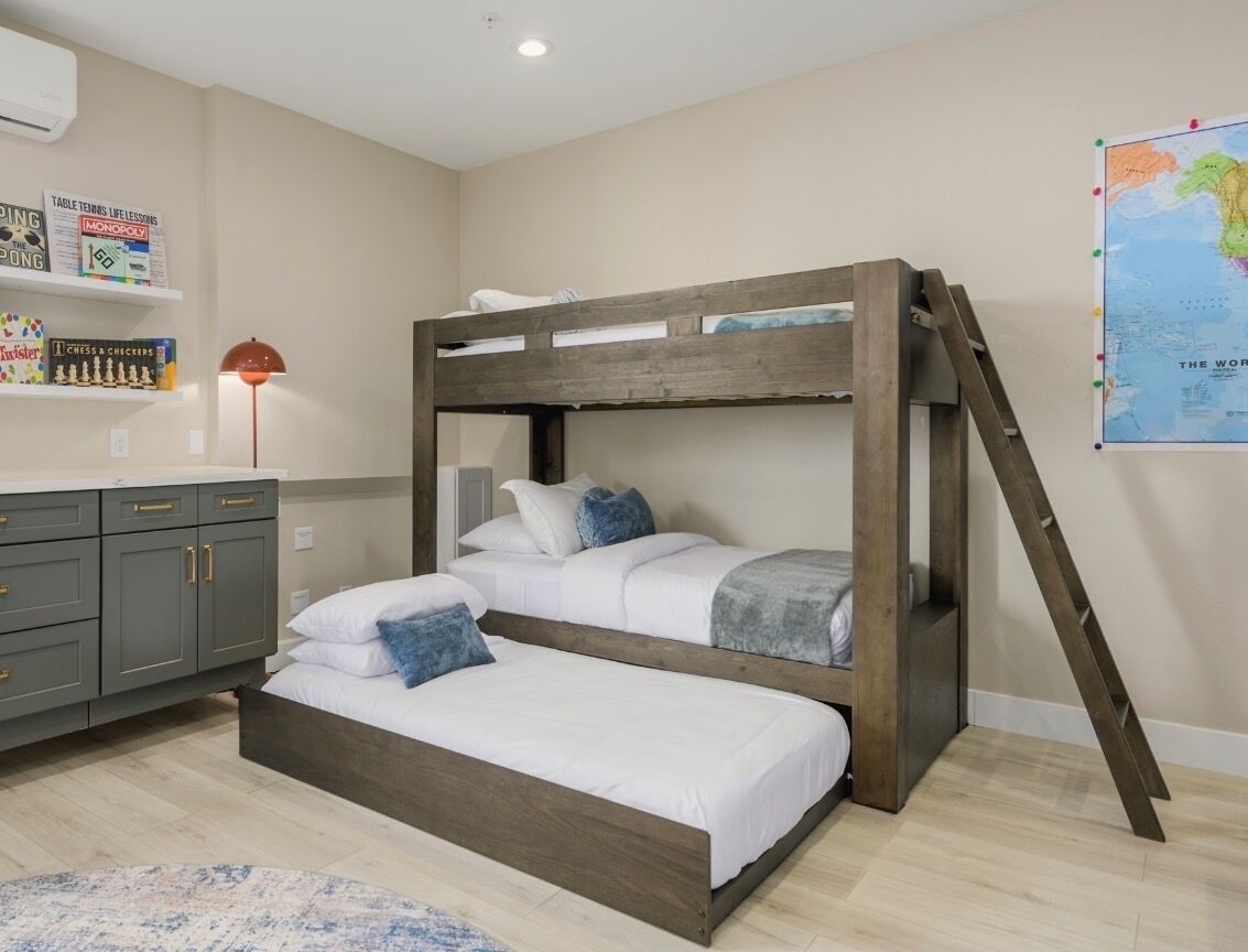 3 bedrooms, desk, iron/ironing board, free WiFi